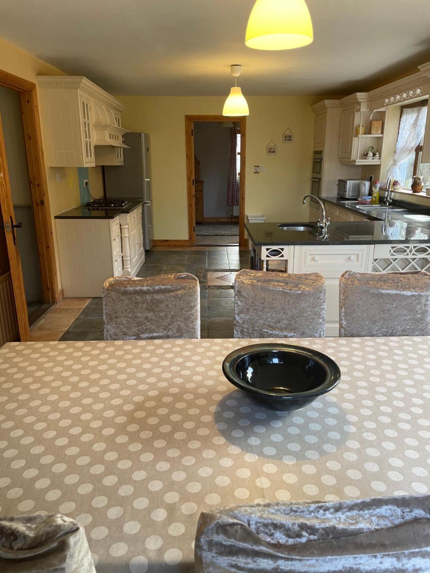 Letterfrack Farm Cottage In Village On A Farm Beside Connemara National Park Екстер'єр фото